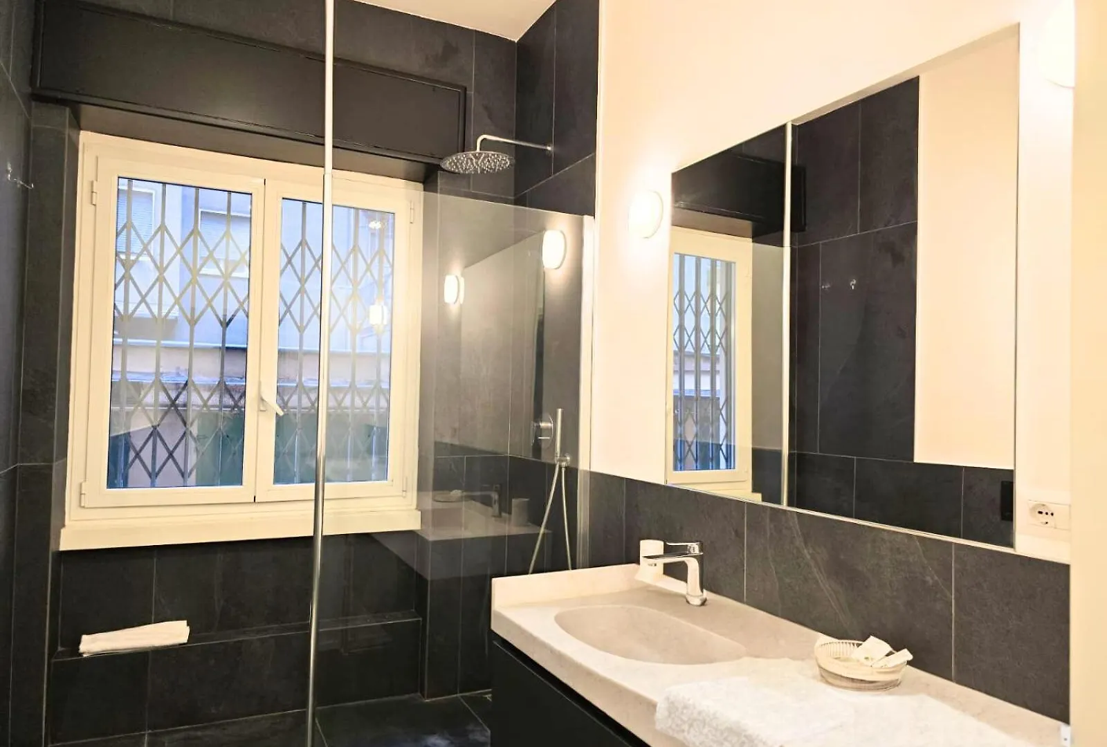 Hbhall Solari 28 Apartment Милан