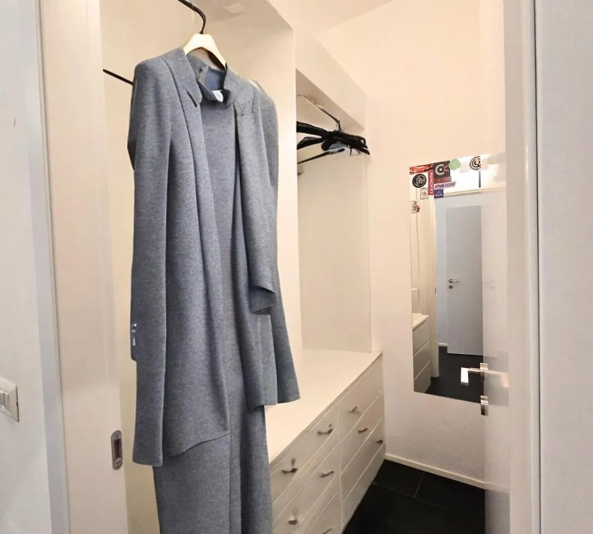 Hbhall Solari 28 Apartment Милан
